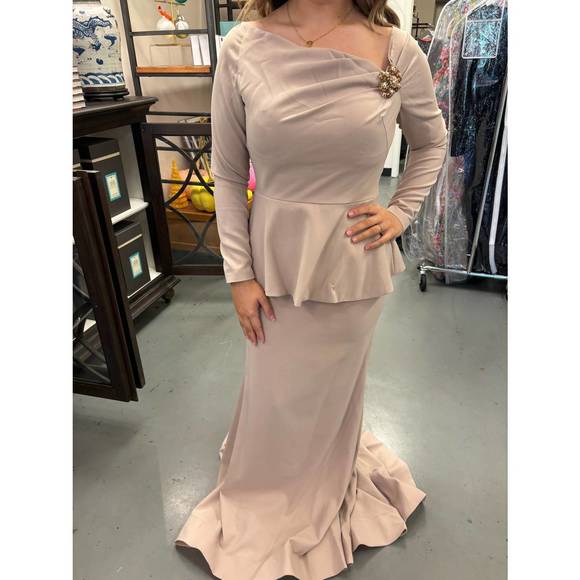 NEW JOVANI peplum long sleeve evening gown in champagne - Picture 1 of 1